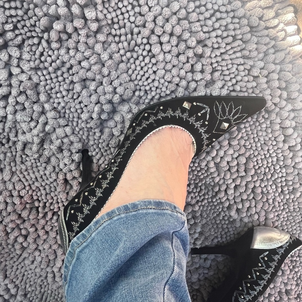 Donald J. Pliner Black and Silver Heels - Picture 10 of 11
